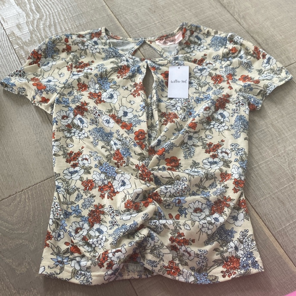 New with tags WILLOW & ROOT size small top with keyhole opening ruched open back